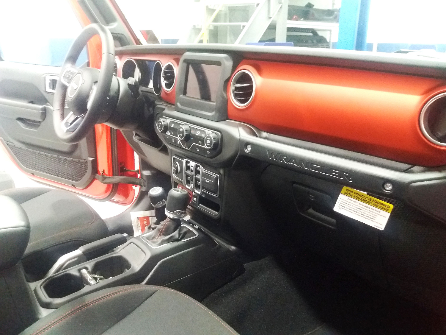 Установка ЭРА-ГЛОНАСС на Jeep Wrangler: монтаж блока