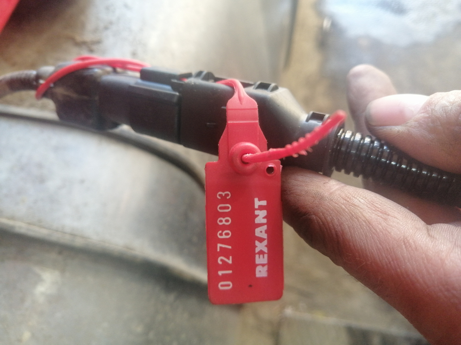 Установка блока СКЗИ тахографа на Volvo