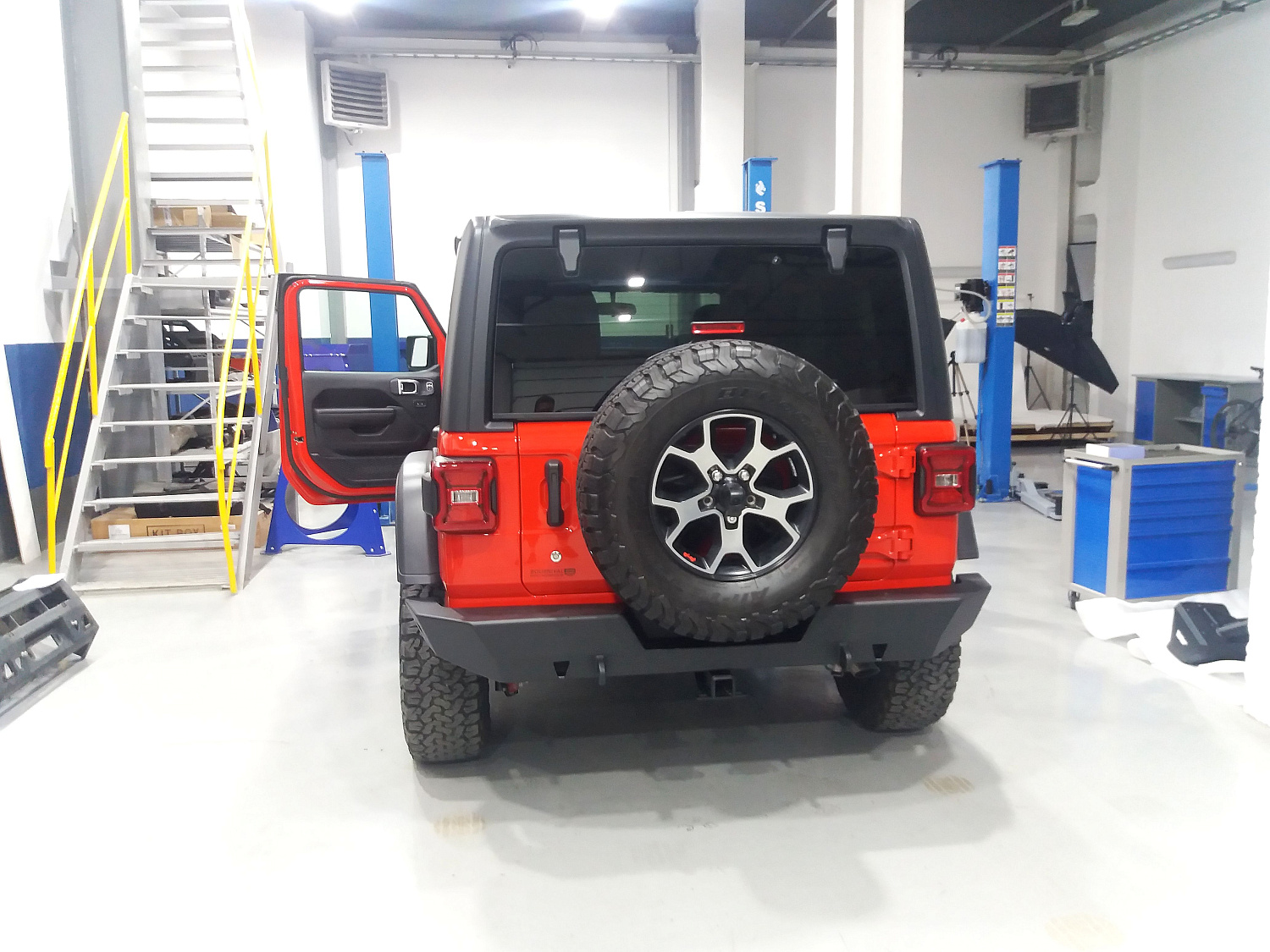 Установка системы ЭРА-ГЛОНАСС на Jeep Wrangler